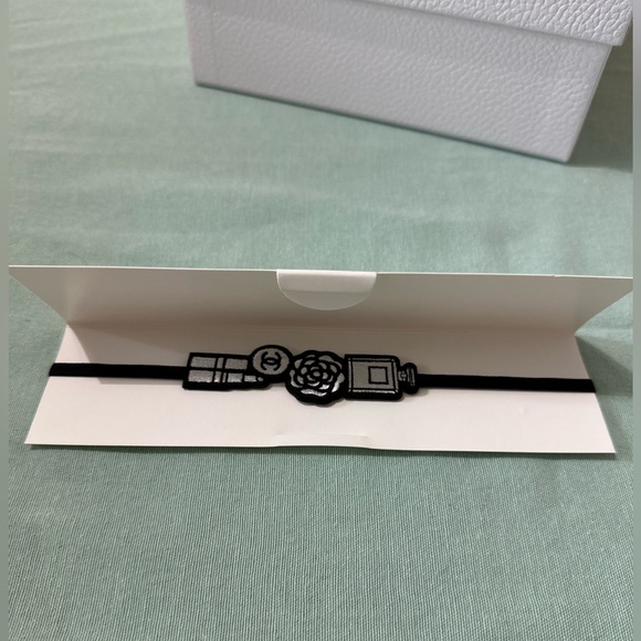 CHANEL White La Collection Box - Picture 1 of 4